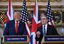 트럼프, 영국 의약품에 무관세…대가로 美신약 구매가 25% 인상