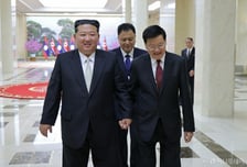 북한 김정은, 라오스 창건 50주년 축전…"친선협조관계 계속 발전할 것"