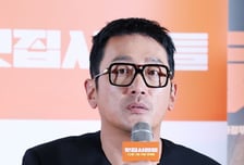 3전4기  '윗집사람들' 하정우, 색깔은 여전하나 이번엔 설득당한다