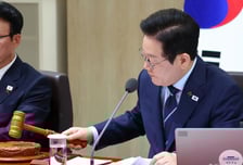 [속보]이재명 대통령 "국민주권정부, 6개월간 국민의삶 회복·국가 정상화에 전력투구"