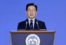 이재명 대통령 "제재 감수하는 '자체 핵무장' 현실적인가…흡수통일 안돼"