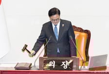 지역의사제 도입, 비대면 진료 법제화…국회 본회의 통과