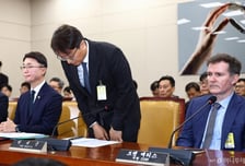 관세청에 떨어진 '로켓'… 통관부호 재발급, 42만명 몰렸다