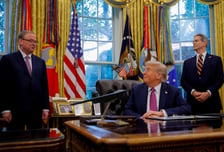 트럼프 "잠재적 연준 의장" '경제참모' 해싯 소개…내년초 발표