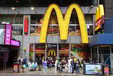 "미성년자 출입금지" 바리케이드까지 친 맥도날드, 무슨 일?