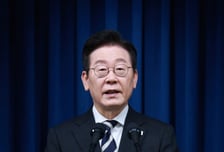 [속보]이재명 대통령 "새로운 역사 써내려 가는 희망찬 여정에 국민 여러분께서 동반자 돼 주시길"