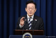 [속보]'계엄 1년' 이재명 대통령 "조금 길고 지치더라도 치료는 깨끗하게 해야"