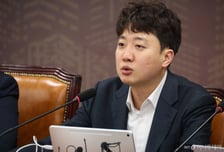 이준석 "'계엄 저지' 국민께 깊이 감사…민주주의 위협 세력에 모든 것 바쳐 투쟁"