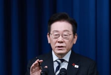 [속보]이재명 대통령 "내란은 현재도 진행 중...끝날 때까지 끝내야"