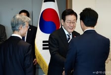 [속보]이재명 대통령 '5부 요인' 만나 "허심탄회하게 국정운영 논의, 자주하면 좋겠다"