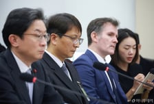 정무위 윤한홍 "쿠팡 김범석 불출석, 강한 유감"…신장식 "고발하자"