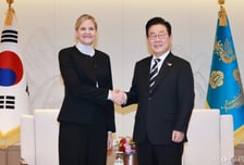 이재명 대통령, IOC 위원장 만나 "한국 체육에 많은 관심·지원 부탁"