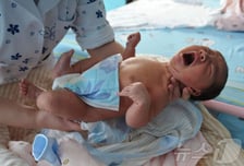 "콘돔에 세금 내" 저출산 비상, 특단의 조치 내린 이 나라