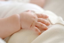 "아기 낳으면 분만비 0원"…저출산 빨간불에 '무상화' 카드 꺼낸 일본