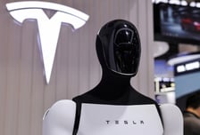 美 정부, 로봇산업 육성 전망…옵티머스 앞세운 테슬라 주가 4% 상승