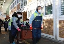 NH투자증권, 영등포 쪽방촌 찾아 연탄 2000장 전달