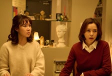 '윗집 사람들', 개봉 첫날 한국영화 흥행 1위 등극! 흥행 다크호스로 떠오르나