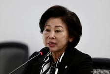 '늙어가는 한국' 요양보호사 처우 개선 시급한데…입법은 '제자리'