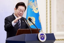 [속보]이재명 대통령 "'산업역군' 많이 계셔…이 나라 위대하게 만든 영웅들"