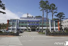 '계엄령 놀이'로 환경미화원 괴롭힌 양양 공무원…구속영장 청구