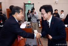 반도체특별법 국회 산자위 통과…'주 52시간 예외' 일단 빼고 추가 논의