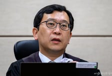 법원 "'법정 모욕' 김용현 변호인에게 추가 감치 5일"…변호인측 "집행정지 신청"