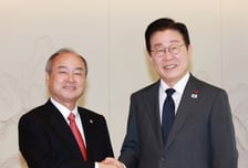 [속보]이재명 대통령, 손정의 회장에 "AI 기본적 활용 사회 만들 것"