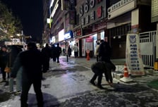 "아직 제설 안 됐네" 험난했던 출근길..."악!" 빙판길에 '휘청휘청'