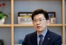 외풍에도 '안정' 택한 BNK금융…빈대인 회장 임기 3년 더