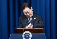 "기대해도 좋다"던 '이재명 시계' 나왔다···뒷면엔 '국민이 주인인 나라'