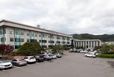 하동군·하동군의회 예산심의 불참 두고 대립 격화