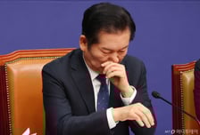 [속보]정청래 "투표율 저조로 이런 결과...지역위원장들 꺼리는 조항 완화할 것"