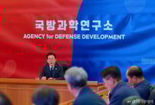 李대통령, 국방과학연구소 방문…"국방 R&amp;D 중추 역할해야"