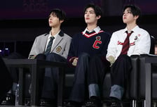 킥플립 '다국적 눈빛' [★포토]