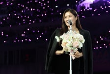 문소리 '금명이 은명이 앉아' [★포토]