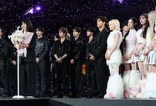 서현주 PD 수상에 몬엑, 키키 기립박수 [★포토]