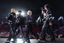 아이유 AAA 대상 수상에 가오슝 불꽃 파티 [★포토]