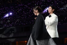 대상 아이유 '관식이 에스코트 언제까지?' [★포토]