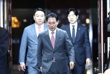 '경청 주간' 돌입하는 장동혁...'우향우' 걱정 덮고 당내 리더십 굳힐까