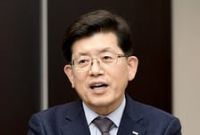 빈대인 BNK 회장 연임 성공…"실적으로 증명한 리더십"