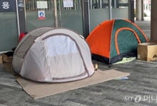 보호도 퇴거도 못한다…거리에 방치된 외국인 노숙인