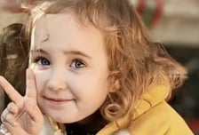 중국인 부부가 낳은 딸인데..."금발에 파란 눈" 병원서 발칵