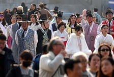 "한국인 해외서 돈 펑펑" 매달 3조 샌다...'역대급 손님' 몰려와도 '적자'
