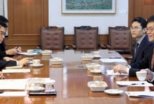 불안한 경제에 총리-한은 총재 이례적 회동…"한은-정부 공조"