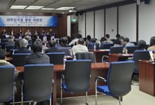 '손이 열 개라도 모자란' 韓 연구실 현실…해답은 '1만 연구 인력' 확보