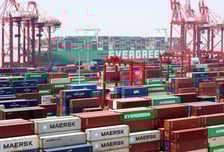 '1조달러' 흑자 본 중국, "수입 늘리고 위안화 절상해야"