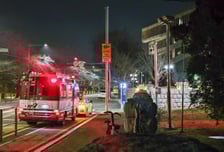 국회 담벼락에 방화 추정 불…출동 15분 만에 완진