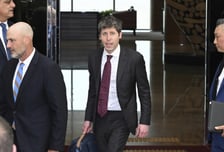 [IT썰]"돈벌 때 됐다" 오픈AI, 슬랙 CEO 데니스 드레서 영입