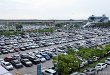 "짐 어딨어" 여행 가는데 '빈손'?...주차장→출국장, 로봇이 캐리어 배송