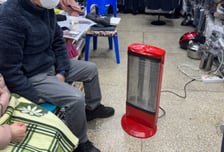 20년 된 난로 옆에 종이상자·비닐…전통시장 곳곳에 도사린 불씨